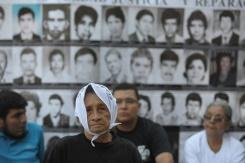 Activistas de derechos humanos y familiares de desaparecidos durante la guerra civil en El Salvador pidieron la medida en España