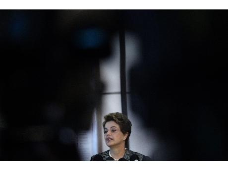 Rousseff en el centro de los nubarrones