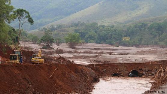 Ruptura del dique en Mariana, Minas Gerais, noviembre de 2015.