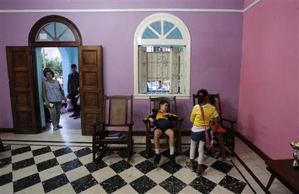 Niños en la Escuela de Lenguas Extranjeras de La Habana