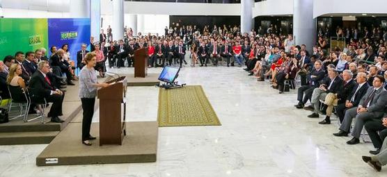 Rousseff habla ante juristas en Brasilia