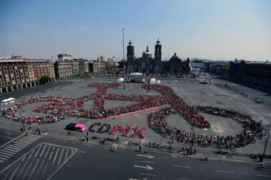 Miles de ciclistas se concentran en la céntrica plaza del Zócalo 
