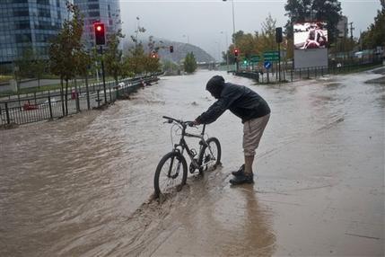 Calles inundadas como panorama e Santiago