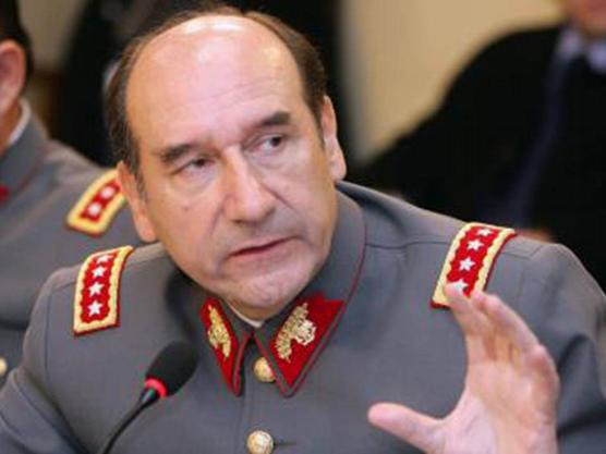 Investigan por corrupción al general Juan Miguel Fuente-Alba 