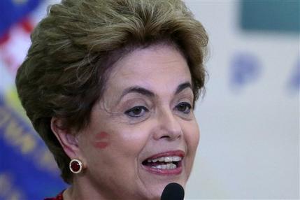 Rousseff pidió prudencia a sus seguidores a la espera de los senadores