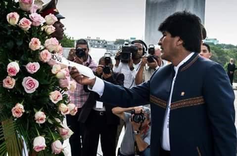 Morales deposita flores en homenaje a Martí, ayer en La Habana