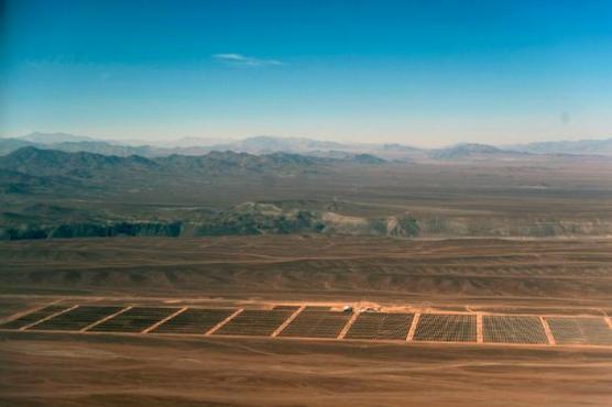 Planta solar fotovoltaica Salvador recién terminada cerca de El Salvador, en el desierto de Atacama,