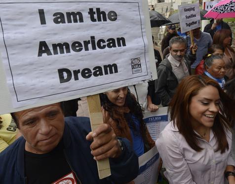 Los inmigrantes pretenden la ciudadanía estadounidense para así cumplir el mítico "sueño americano". 