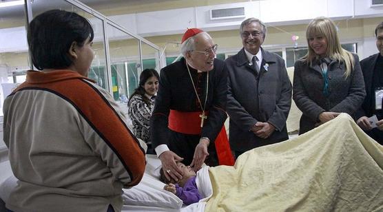 El enviado papal en el Hospital de Niños