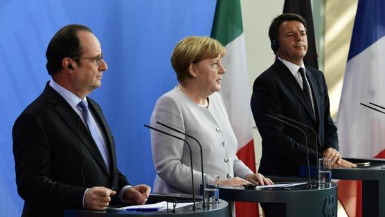 François Hollande, Angela Merkel y Matteo Renzi consensuraron posiciones, ayer en Berlin