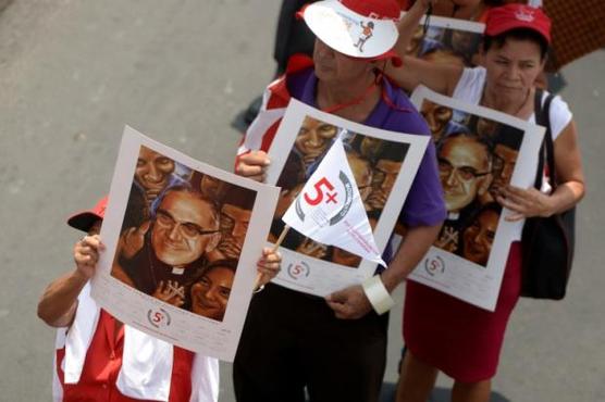 Activistas salvadoreños movilizados por Monseñor Romero