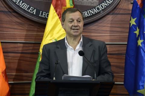 El presidente de la Cámara Alta, José Alberto Gonzáles.