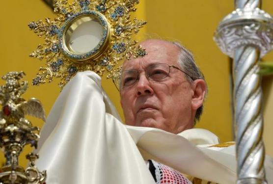 El cardenal peruano Juan Luis Cipriani dice contar con el aval del papa Francisco