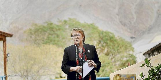 Bachelet asegura que su propuesta no es para recuperar popularidad perdida