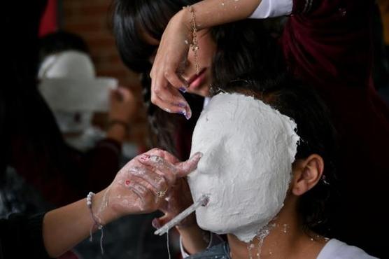Estudiantes de la escuela Heladia Mejía confeccionan máscaras