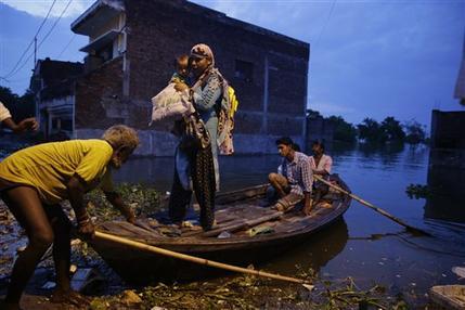 La inundación provocada por una crecida del río Ganges en Allahabad, India,