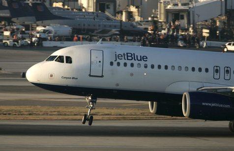 Un avión de JetBlue llega a Santa Clara 