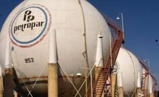 Tanques de gas de la petrolera paraguaya