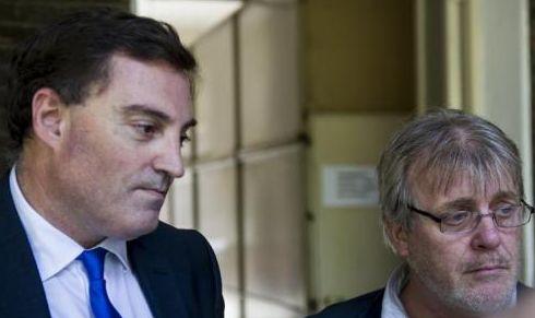 El abogado Mario Raúl Baudry y el legislador porteño Gustavo Vera a la salida de tribunales, ayer