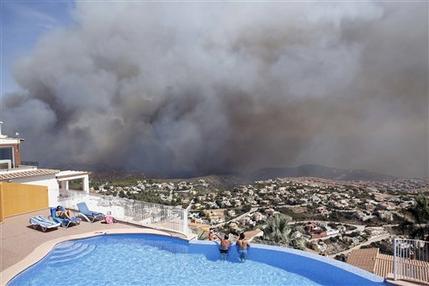 Observan incendio forestal en Benitachel, en el este de España 