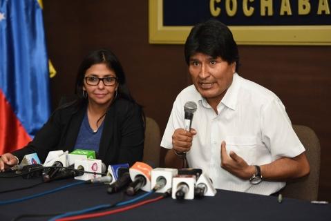 Morales y Delcy Rodríguez, ayer en La Paz