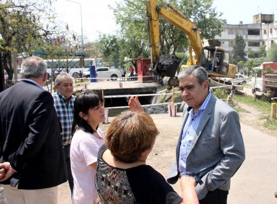  Alfaro supervisó las obras de reconstrucción de las losas de hormigón del canal