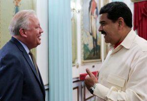 Maduro y Thomas Shannon, ayer en Caracas