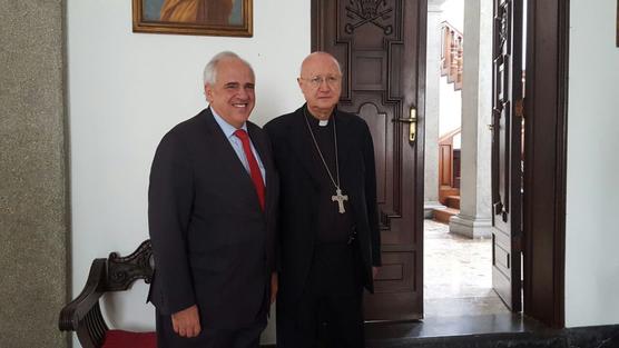 Samper y Monseñor Claudio Celli  en Caracas, ayer