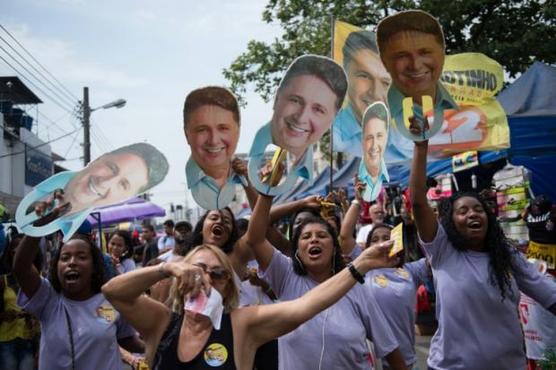 Seguidoras del entonces candidato a gobernador de Rio de Janeiro Anthony Garotinho