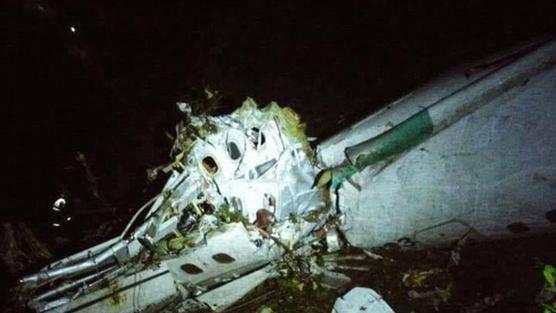 El avión donde viajaban los jugadores del equipo brasileño Chapecoense se accidentó en Colombia Foto: Defensa Civil