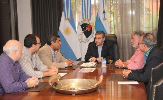 Alfaro, Saravia y funcionarios durante el encuentro