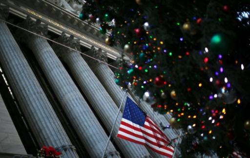 Una bandera estadounidense frente a la Bolsa de Nueva York