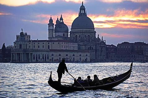 Venecia sufre invasión turística