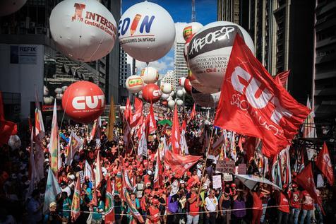 Marcha de protesta por el Dia del Trabajador, ayer en Sao Paulo