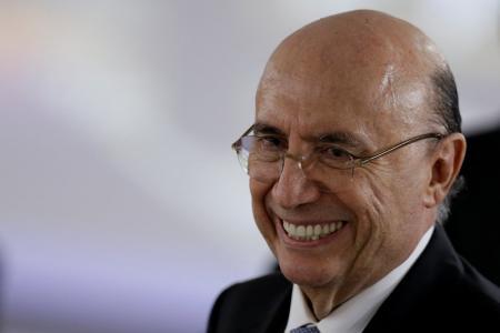 El ministro de Hacienda, Henrique Meirelles, quiere salvarse
