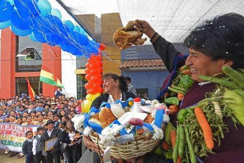 Evo Morales inaugura un Polideportivo en Padilla, ayer