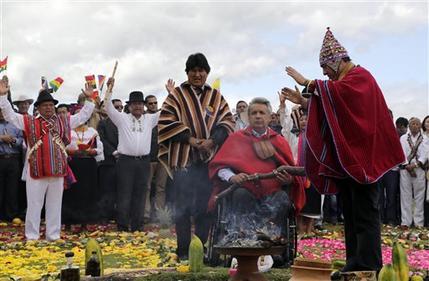 Lenín Moreno y el presidente Evo Morales, durante la ceremonia