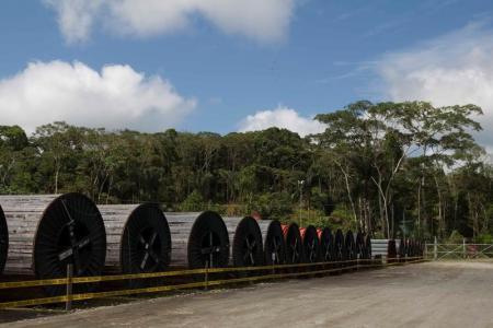 Equipo para exploración petrolera de Petroamazonas en el Puerto de Miranda en Tiputini, Ecuador