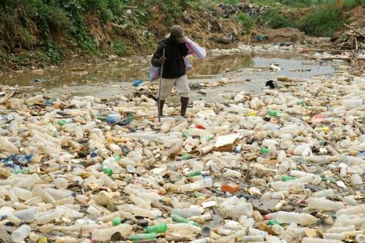 La basura plástica inunda rios y mares