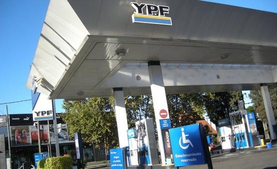 YPF también aumentó la nafta