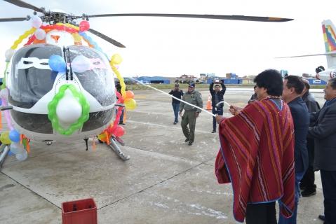 Evo Morales inició el viernes el Carnaval en Bolivia con la tradicional ch'alla del Hangar Presidencial