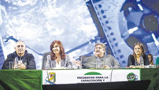 Mario Manrique, Cristina Kirchner, Ricardo Pignanelli y Vanesa Siley en el encuentro del Smata. 