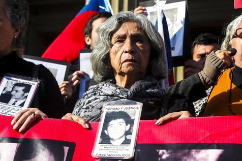 Protesta de familiares de víctimas de la represión (foto: ANSA)