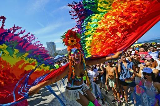 Participantes de la marcha del Orgullo LGBTI en Rio de Janeiro,