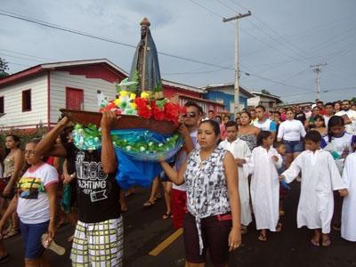 La parroquia Santa Rita de Tapauá (Amazonas, Brasil) celebra la fiesta de la patrona de Brasil, Nuestra Señora de Aparecida,