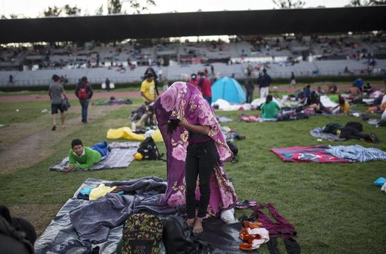 Migrantes instalados en el estadio de la capital mexicana