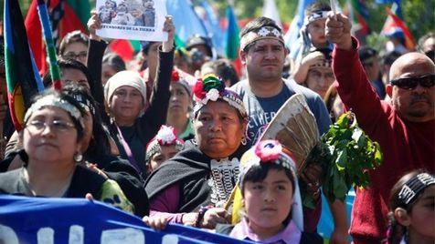 Manifestación mapuche en Santiago de Chile (foto: Ansa)