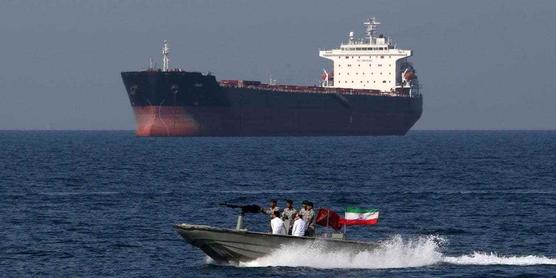 Buque iraní en puerto de Paranagua