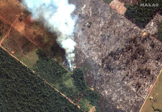 Imágen oficial de un incendio al suroeste de Porto Velho, Brasil