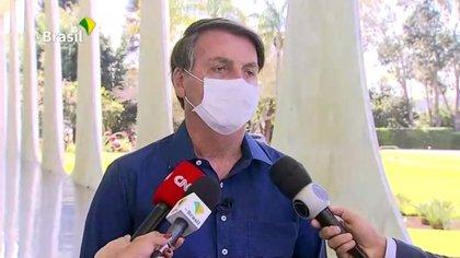 Bolsonaro anunciando que tiene coronavirus